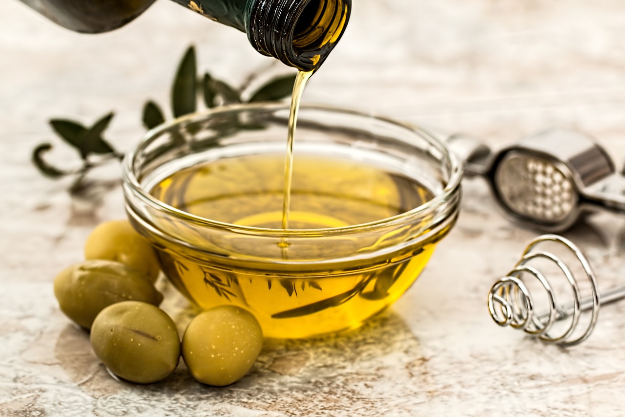Le riserve d’olio d’oliva scarseggiano e i prezzi salgono