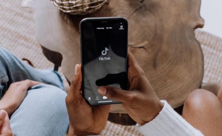 TikTok: possibile abbonamento a pagamento e  senza pubblicità